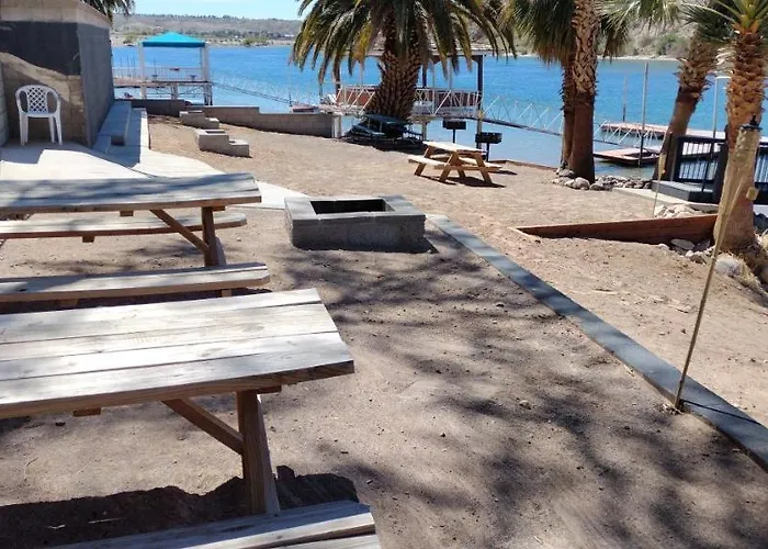#2 Bedroom Cozy Suite, 1 Min Walk To The # Bullhead City