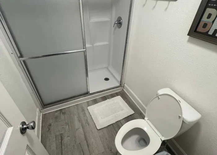 #2 Bedroom Cozy Suite, 1 Min Walk To The #